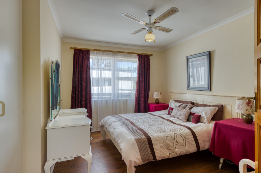 To Let 6 Bedroom Property for Rent in Greenways Golf Estate Western Cape